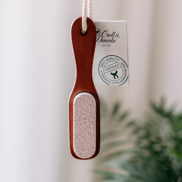 Handle brush with pumice / Βούρτσα με ελαφρόπετρα