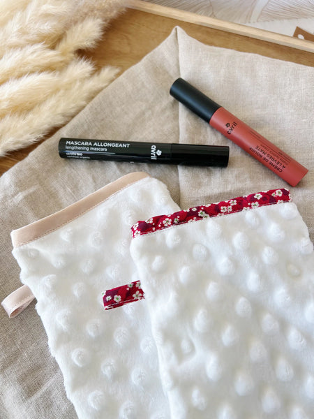 Makeup removing glove (removes makeup with water only) / Γάντι αφαίρεσης μακιγιάζ (αφαιρεί το μακιγιάζ μόνο με νερό)