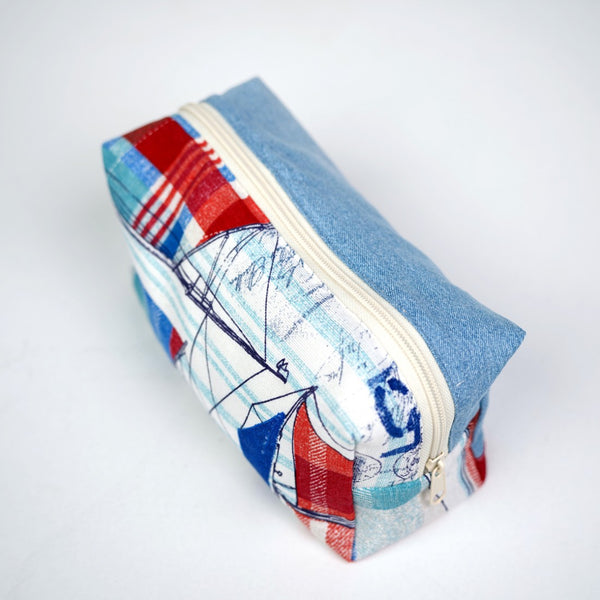 Upcycled necesser - Large Square /Ανακυκλωμένο νεσεσέρ - Μεγάλο μέγεθος τετράγωνο