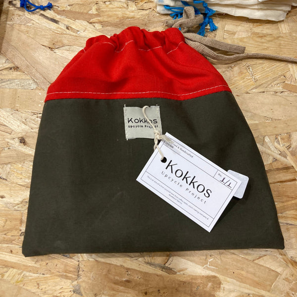 Toiletry Pouch - upcycled fabric - Νεσεσέρ από 100% ανακυκλωμένο ύφασμα