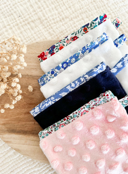 Makeup removing glove (removes makeup with water only) / Γάντι αφαίρεσης μακιγιάζ (αφαιρεί το μακιγιάζ μόνο με νερό)