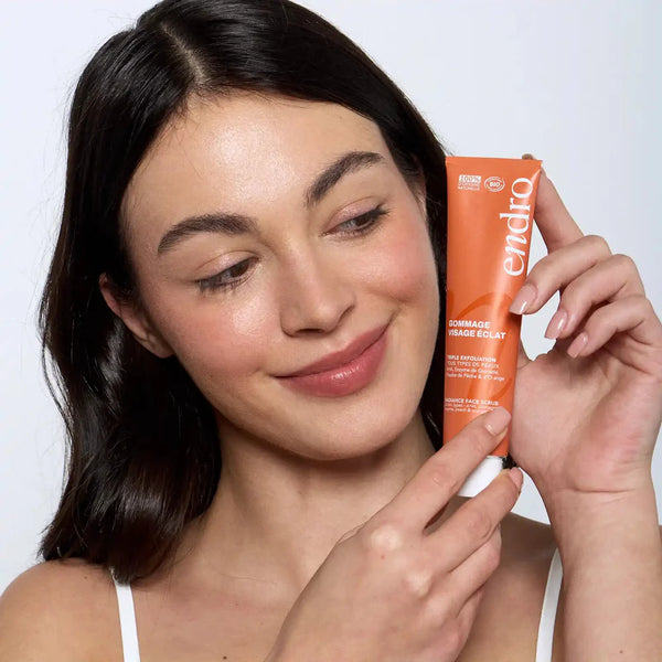 Radiance Facial Scrub AHA + Pomegranate Enzymes + Peach and Orange Powder / Απολεπιστικό Προσώπου Λάμψης AHA + Ένζυμα Ροδιού + Πούδρα Ροδάκινου και Πορτοκάλι