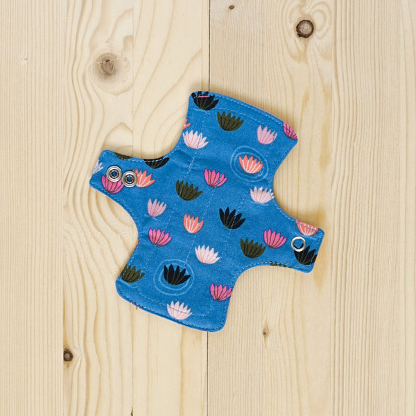 Panty Liner for daily use / Water Lilies - Υφασμάτινο σερβιετάκι για καθημερινή χρήση / Water Lilies