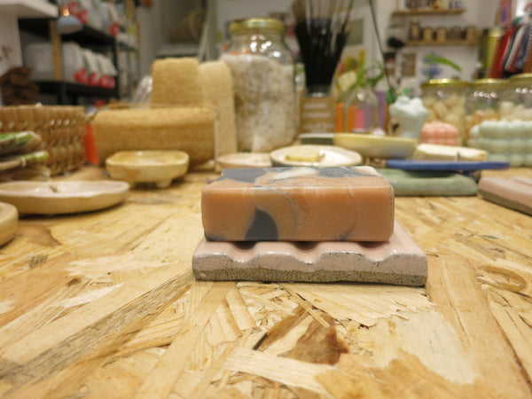 Soap Holder in Ceramic / Σαπουνοθήκη κεραμικη - pink with lines