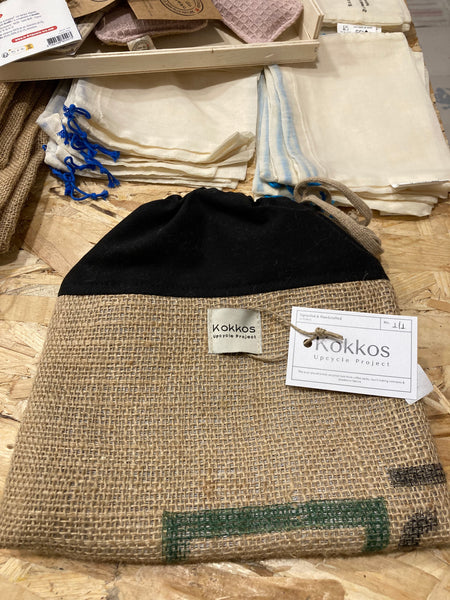 Toiletry Pouch - upcycled fabric - Νεσεσέρ από 100% ανακυκλωμένο ύφασμα