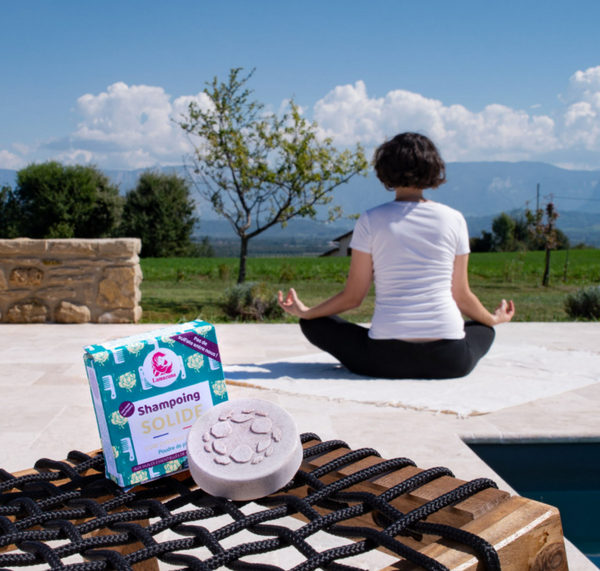 Solid shampoo for sensitive scalp – with peony powder /  Στερεό σαμπουάν για ευαίσθητο τριχωτό της κεφαλής - με πούδρα παιώνιας