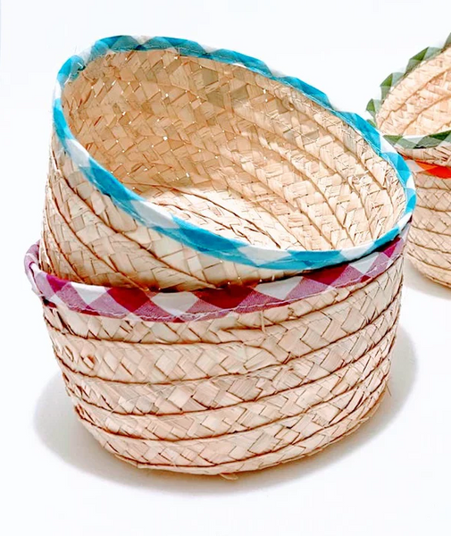 Tiny basket with colored fabric / Μικρό καλάθι με χρωματιστό ύφασμα