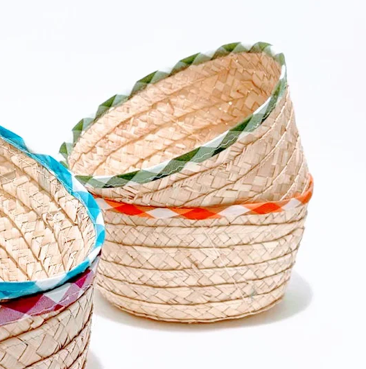 Tiny basket with colored fabric / Μικρό καλάθι με χρωματιστό ύφασμα