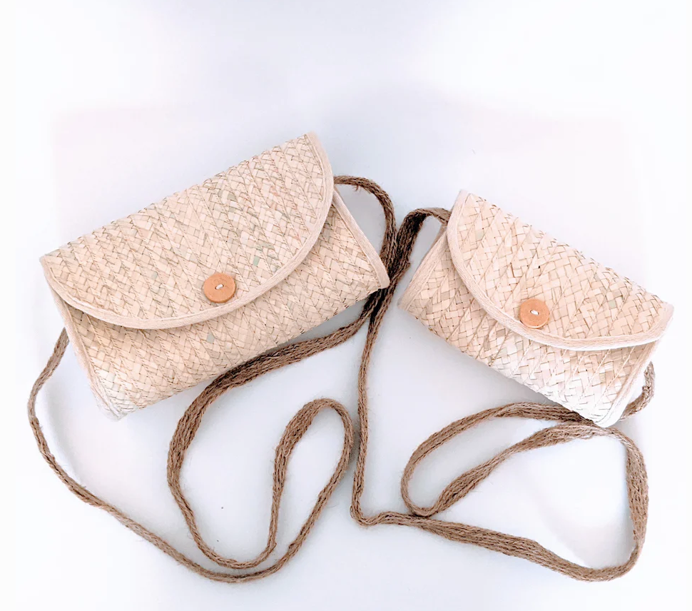 Cross hand bag with long handle / Τσάντα χιαστί με φαρδυ λουρι