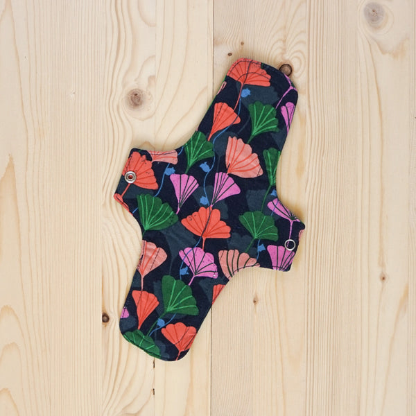 Reusable Period Pad made of organic cotton / Geranium Falls - Yφασμάτινη σερβιέτα περιόδου από βιολογικό βαμβάκι / Geranium Falls