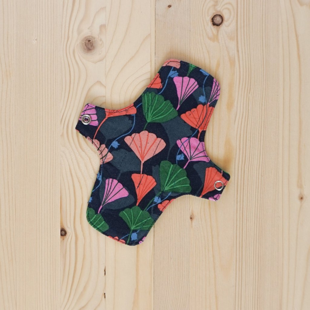 Reusable Period Pad made of organic cotton / Geranium Falls - Yφασμάτινη σερβιέτα περιόδου από βιολογικό βαμβάκι / Geranium Falls