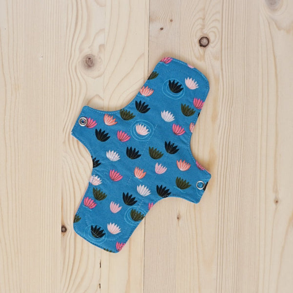 Reusable Period Pad made of organic cotton / Water Lilies - Yφασμάτινη σερβιέτα περιόδου από βιολογικό βαμβάκι / Water Lilies